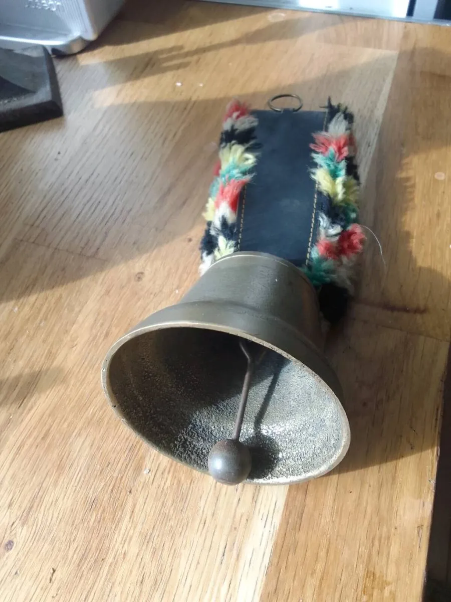 Vintqge swiss brass cowbell - Image 1