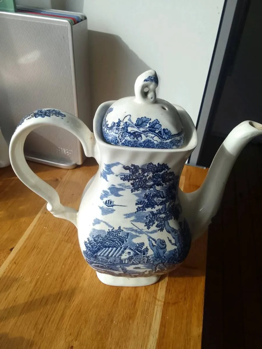 Myott the hunter teapot no chips - Image 1
