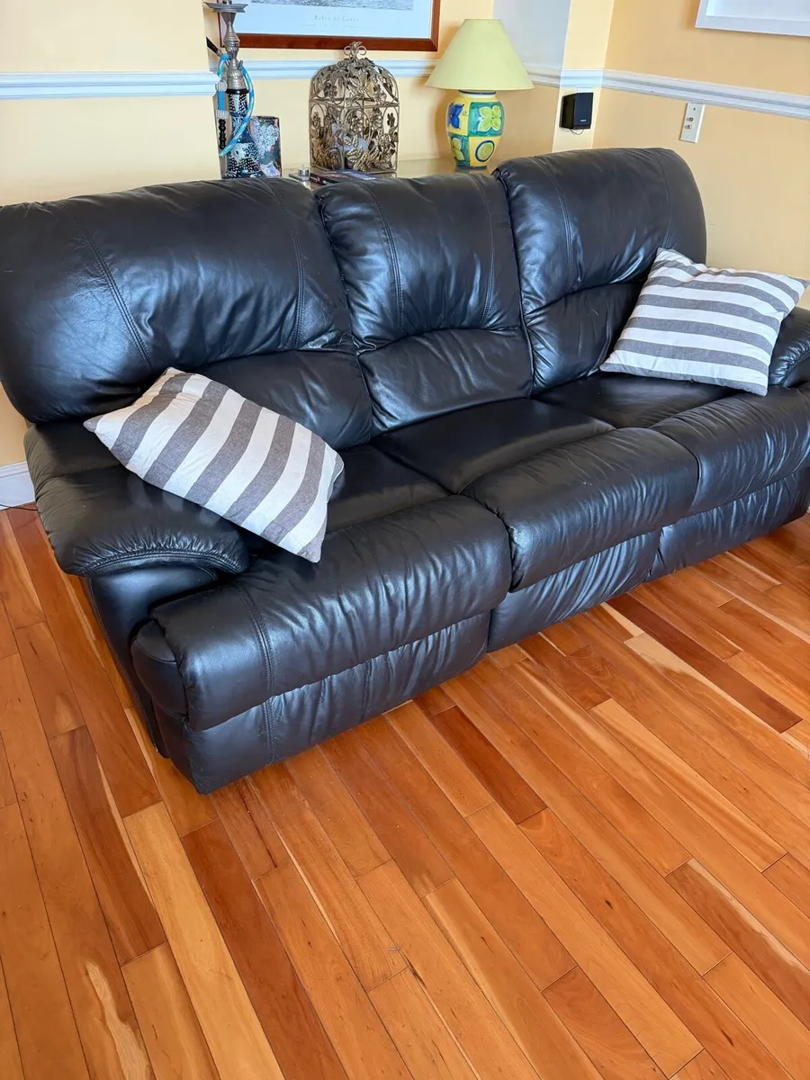 Leather suite of furniture - Image 1