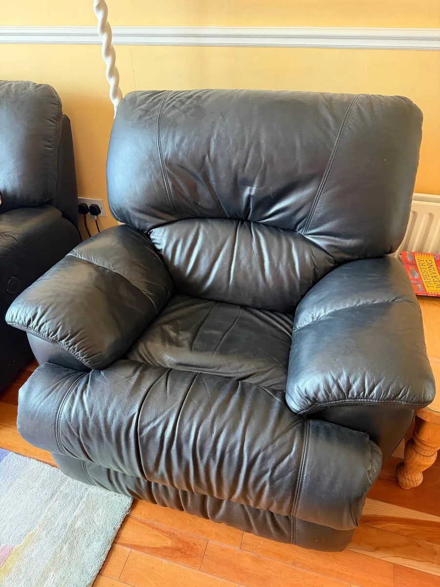 Leather suite of furniture - Image 3