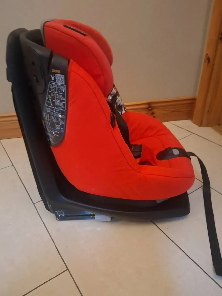 Maxi-Cosi ISOFIX Child Car Seat - Image 1