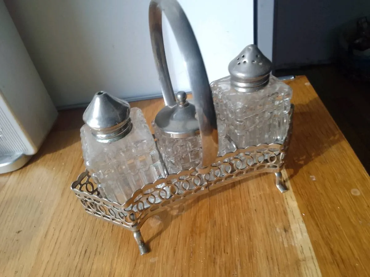 Retro50s table set with starburst frost dish - Image 4