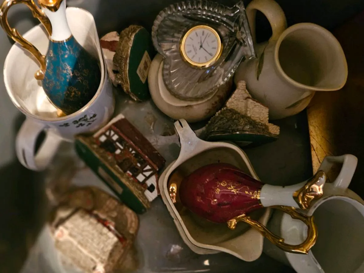 Box of Ornaments/Bricabrac