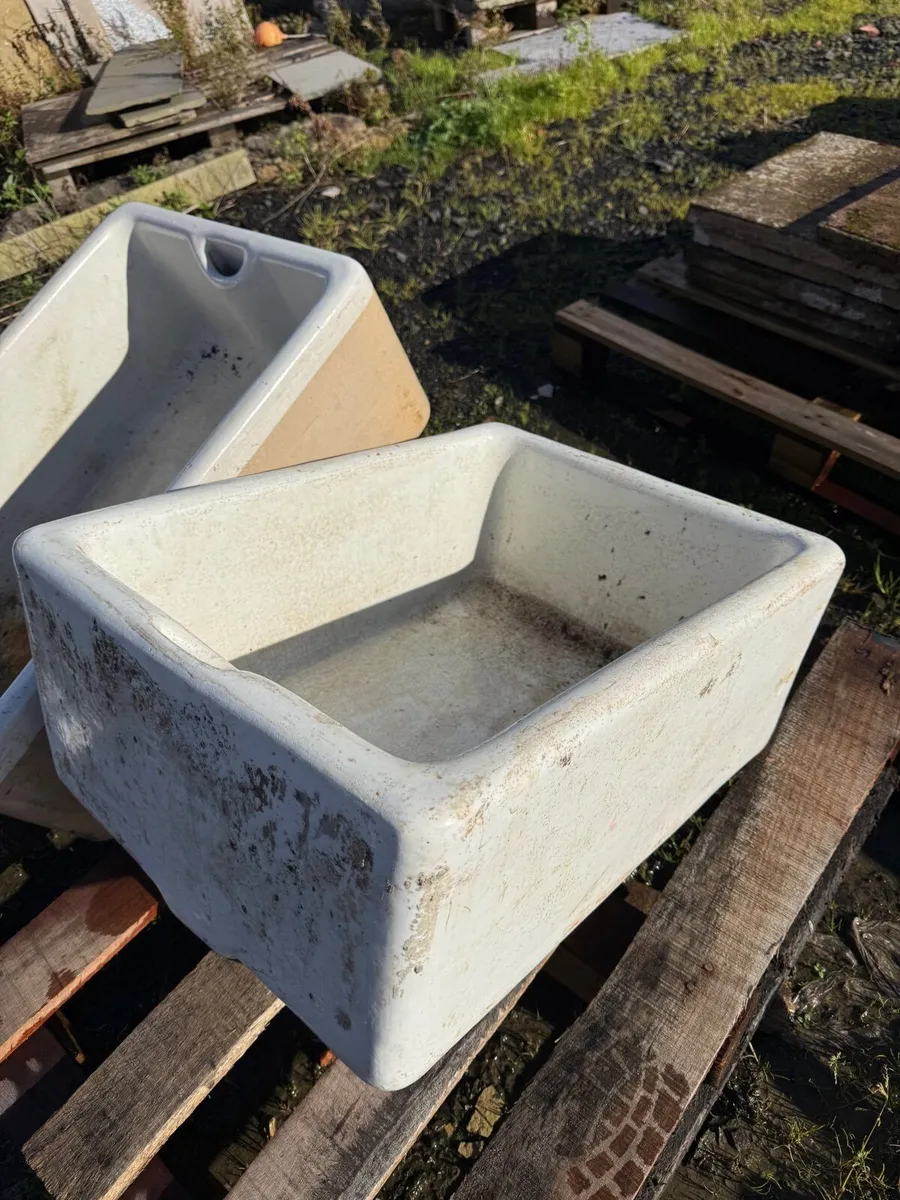 Choice of two Belfast sinks. - Image 3