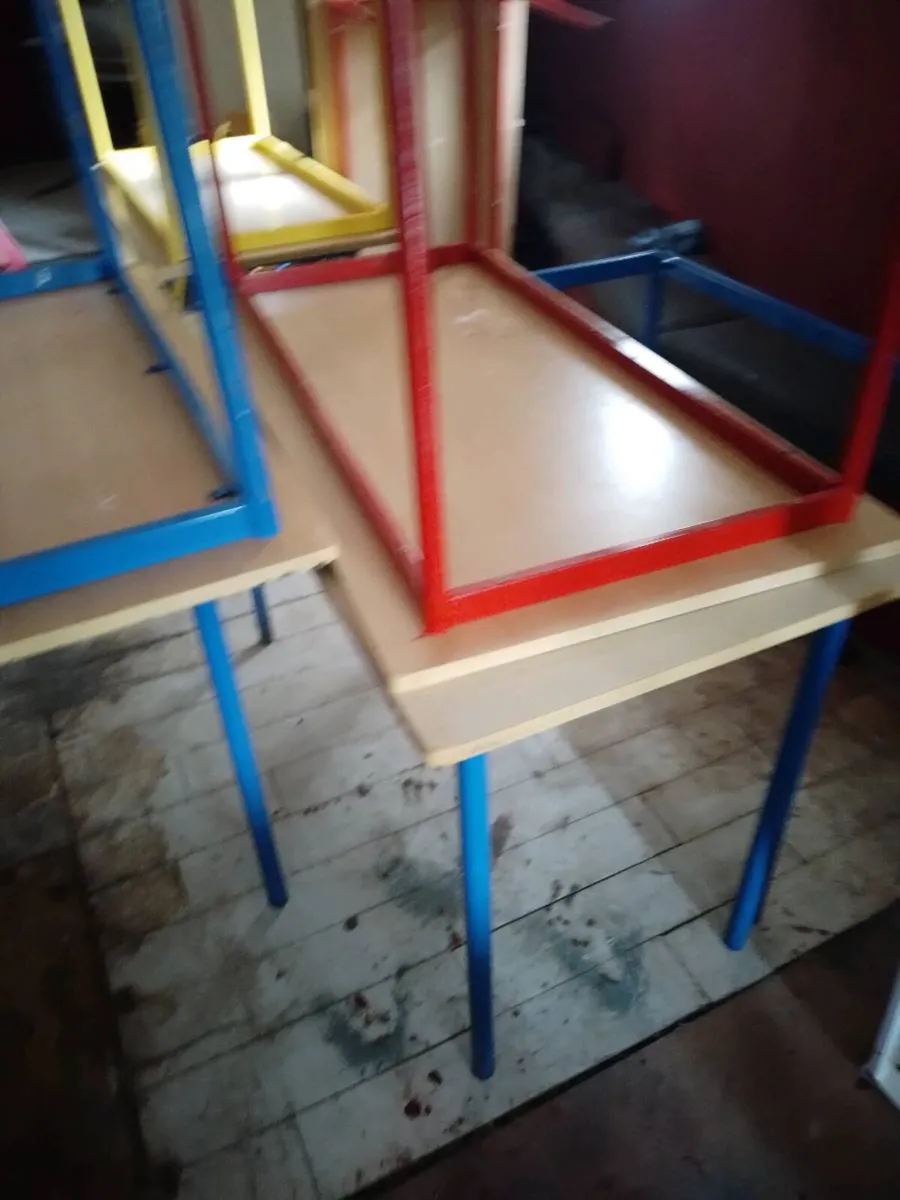 Child's table and chairs - Image 4