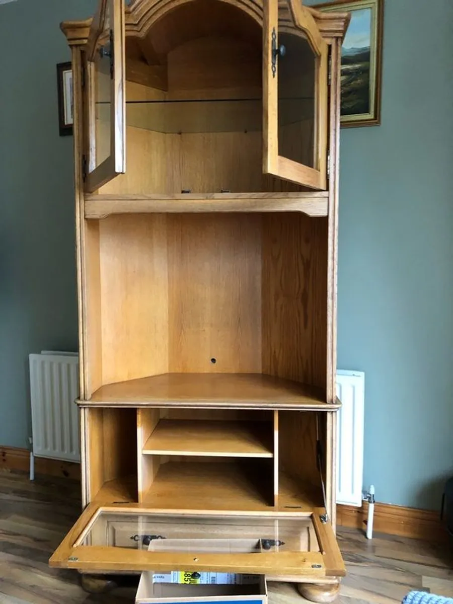 light oak solid tv corner unit ..immaculate - Image 4