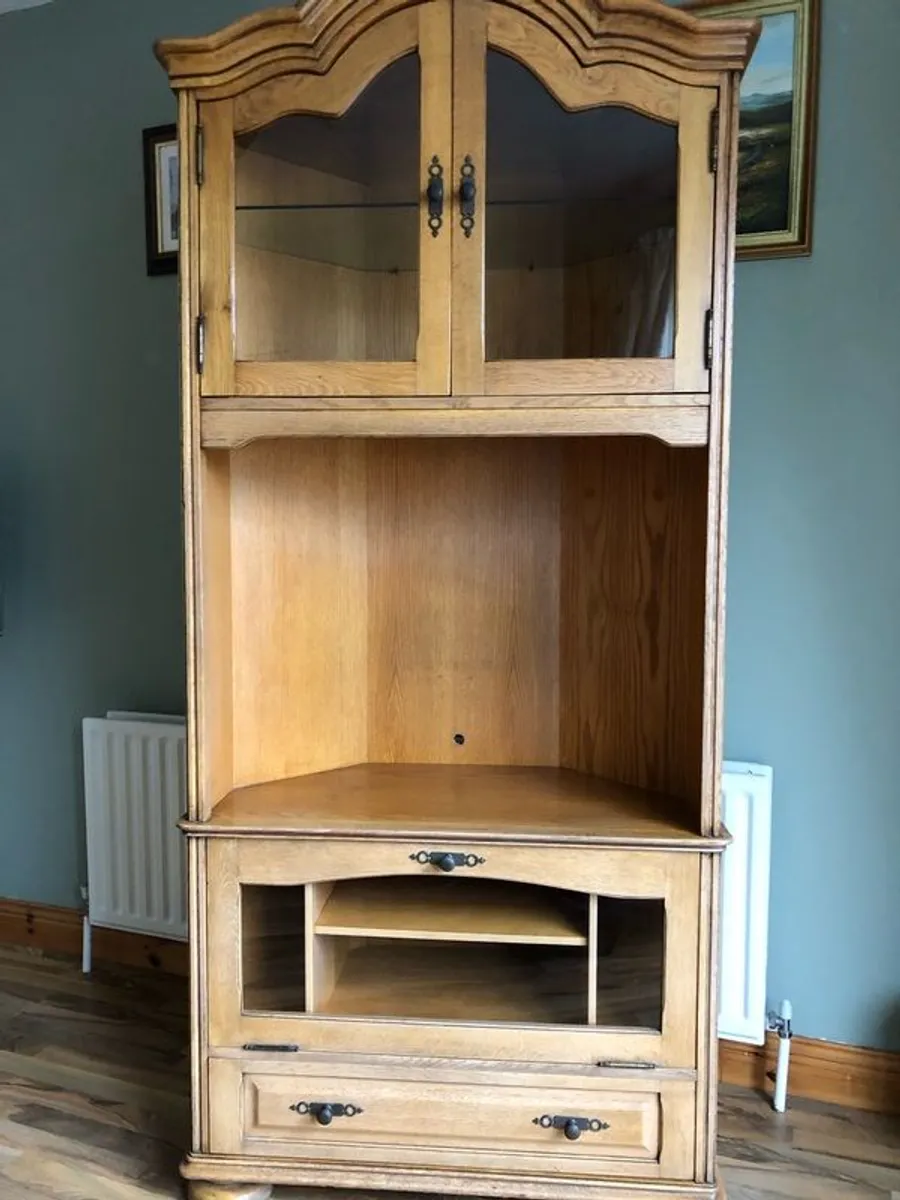 light oak solid tv corner unit ..immaculate - Image 1