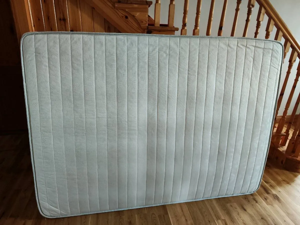 Double bed base, headboard and matress - Image 1