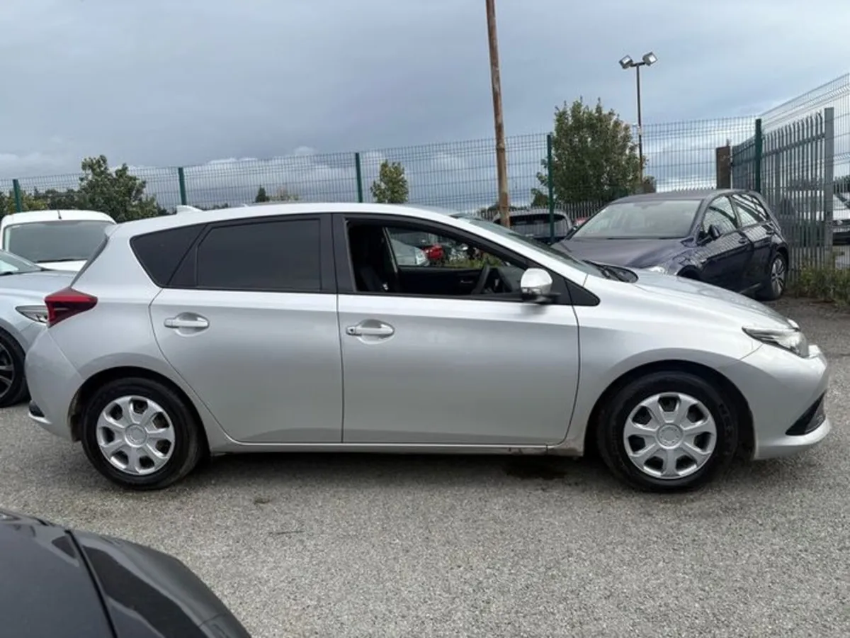 2019 Toyota Auris Van 1.4L Diesel CVRT 04/2027 - Image 2