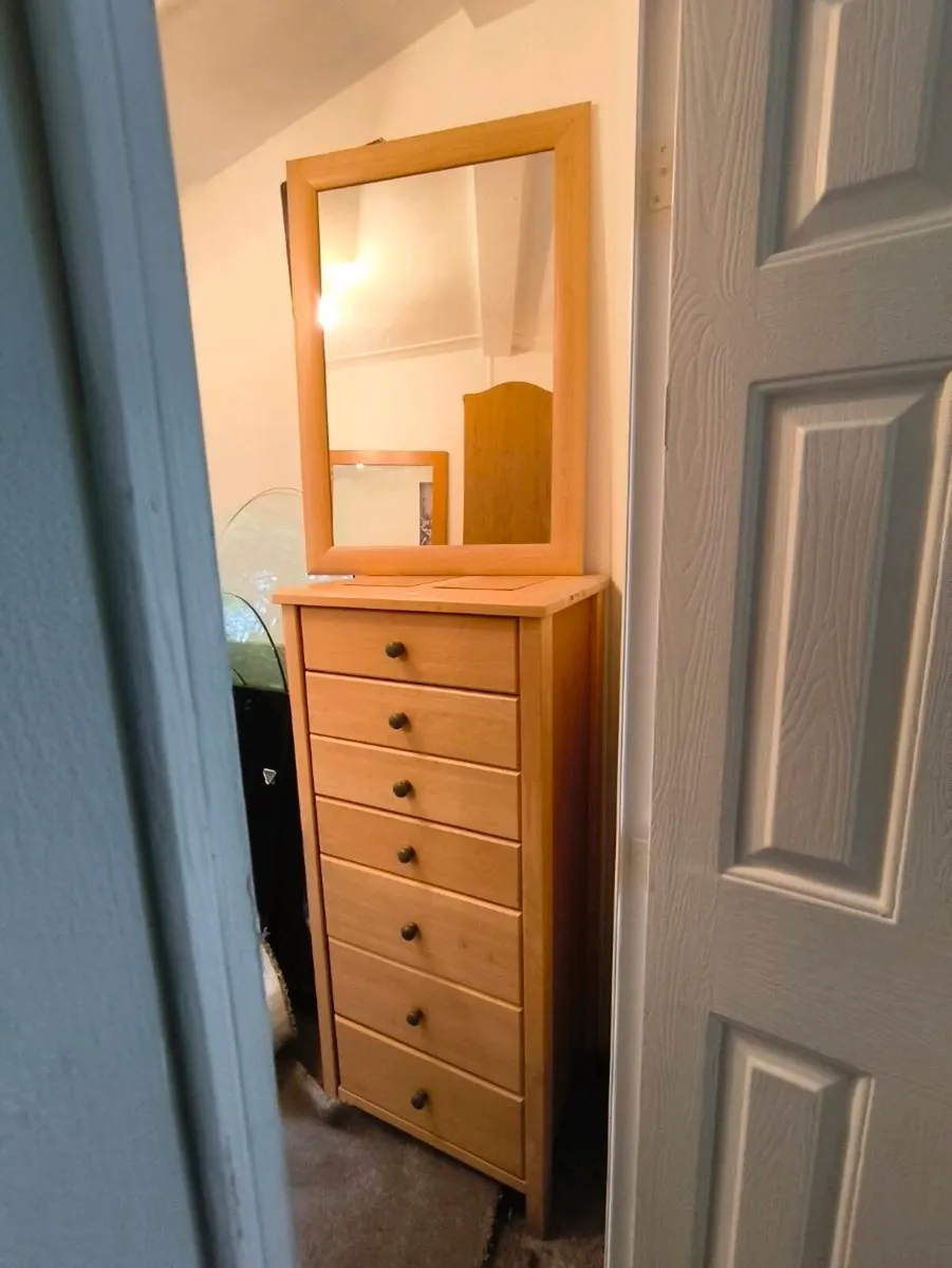 Beautiful bedroom unit and matching mirror,80 - Image 2