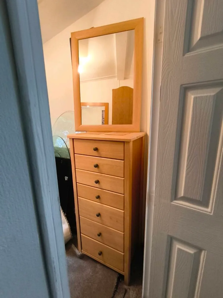 Beautiful bedroom unit and matching mirror,80 - Image 3