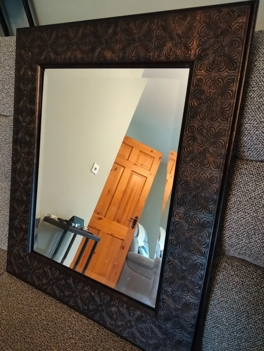 Television/mirror - Image 4