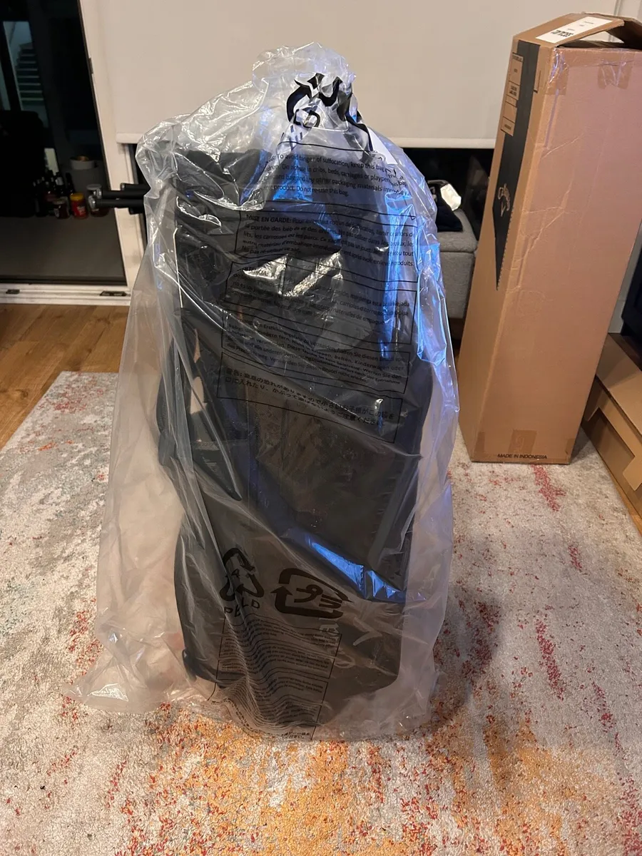 Callaway Hex Stand Bag (BNEW) - Image 1