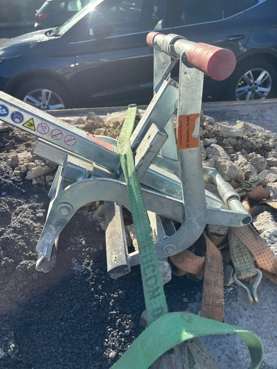 Kerb lifter