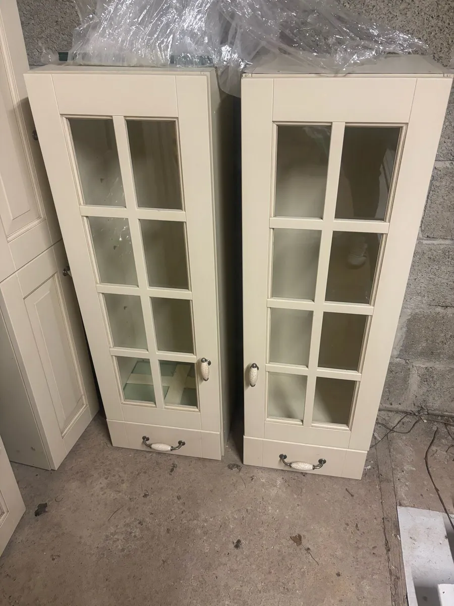 Cupboards, glass cabinets, doors and cut offs - Image 1