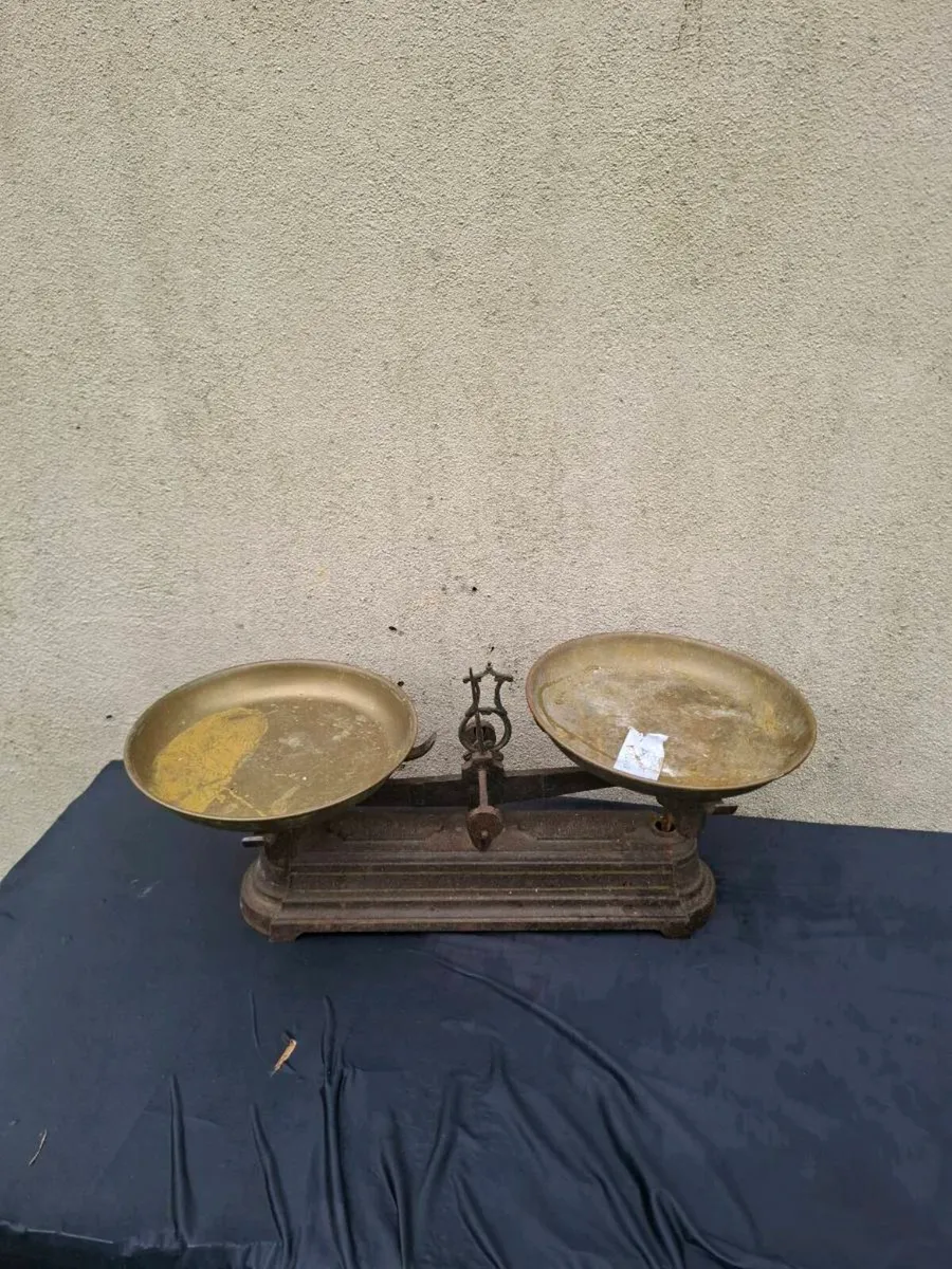 Old scale - Image 1