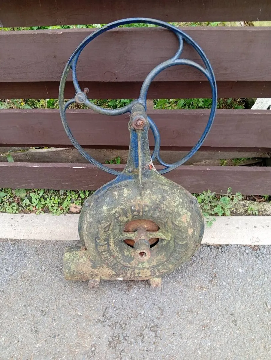 Pierces fan - Image 1