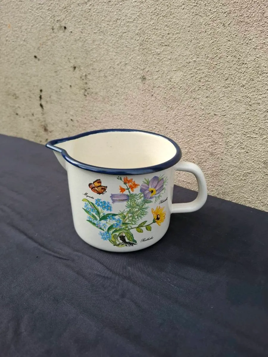 Enamel jug postage possible - Image 1