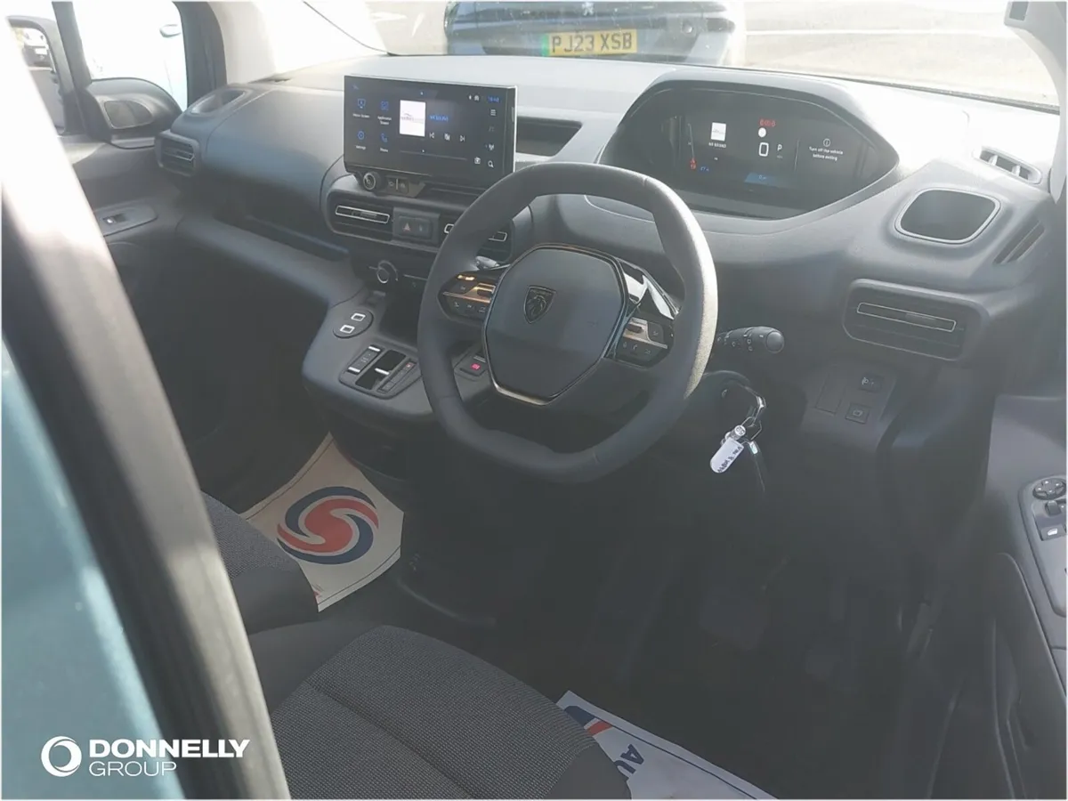 Peugeot Partner Standard Diesel Professional Plus - Image 4