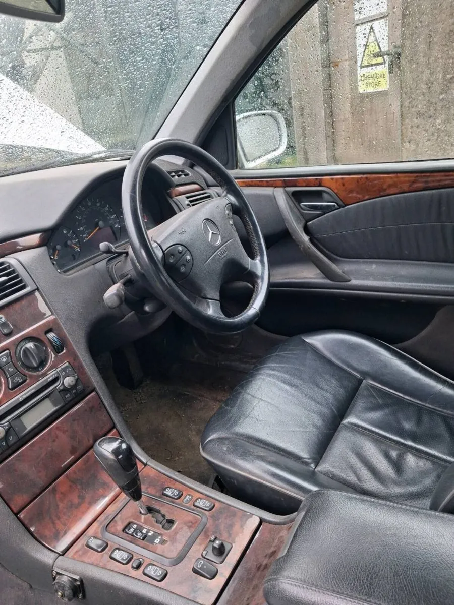 Mercedes e320cdi w210 for parts/repair - Image 3