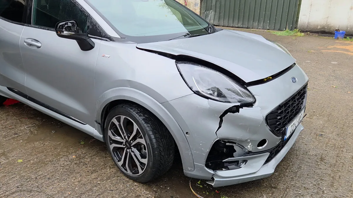 22 Ford Puma  ST-Line X Vignale Petrol Hybrid - Image 3