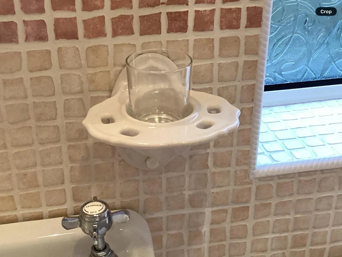 Bathroom accessories - Image 2