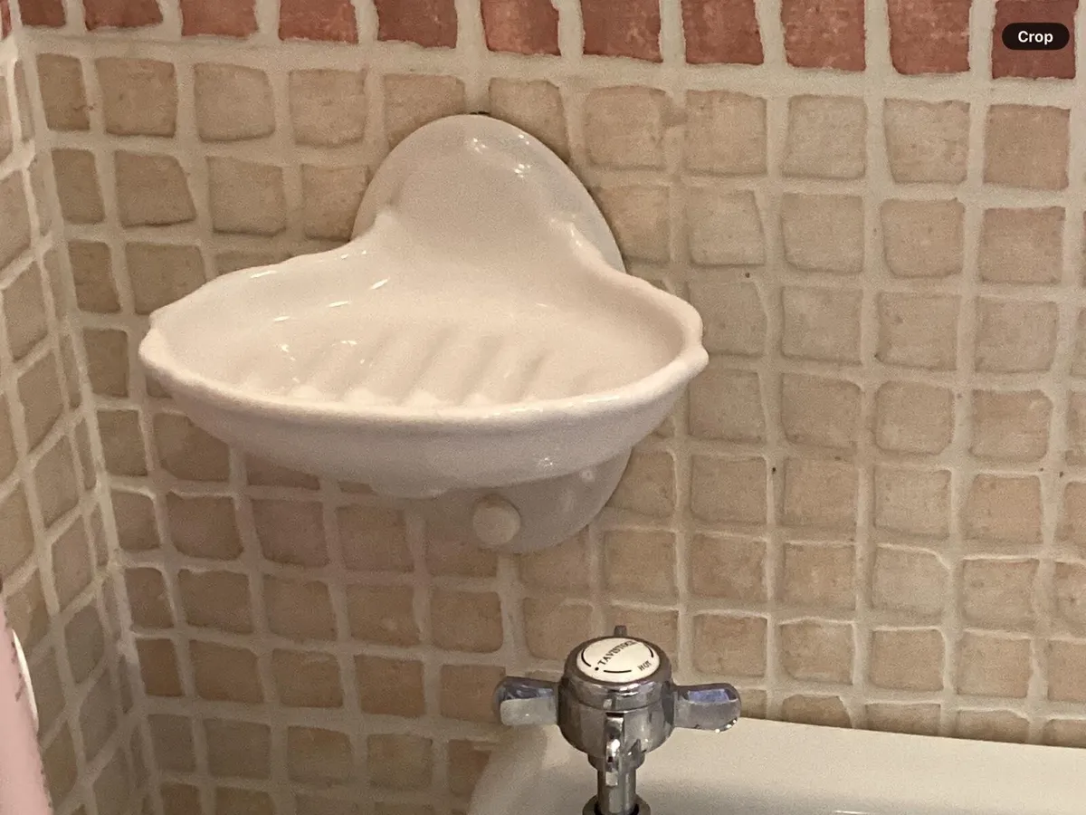 Bathroom accessories - Image 3