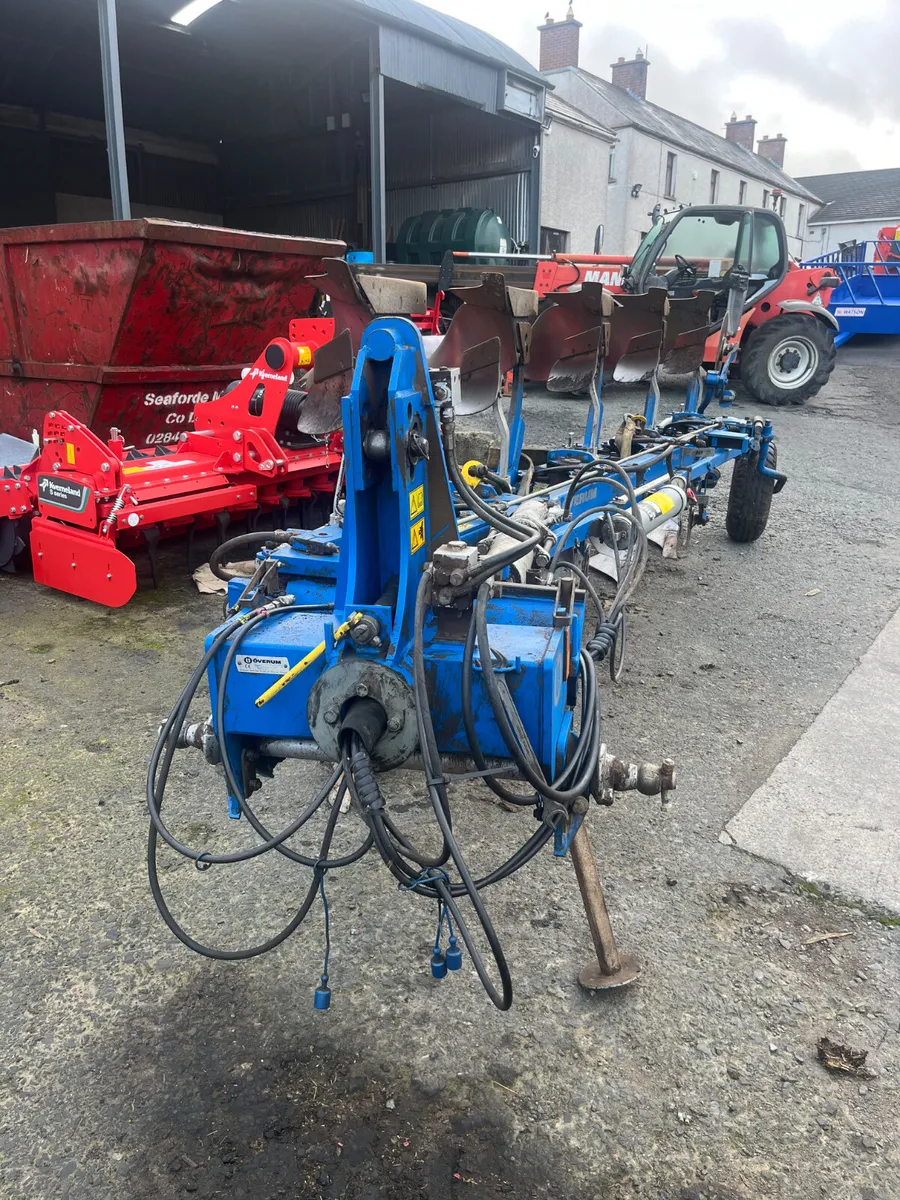 Used 5F Overum Variflex Reversible Plough - Image 2
