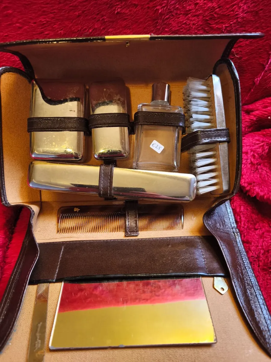 Vintage, Travelling Grooming Kit - Image 1
