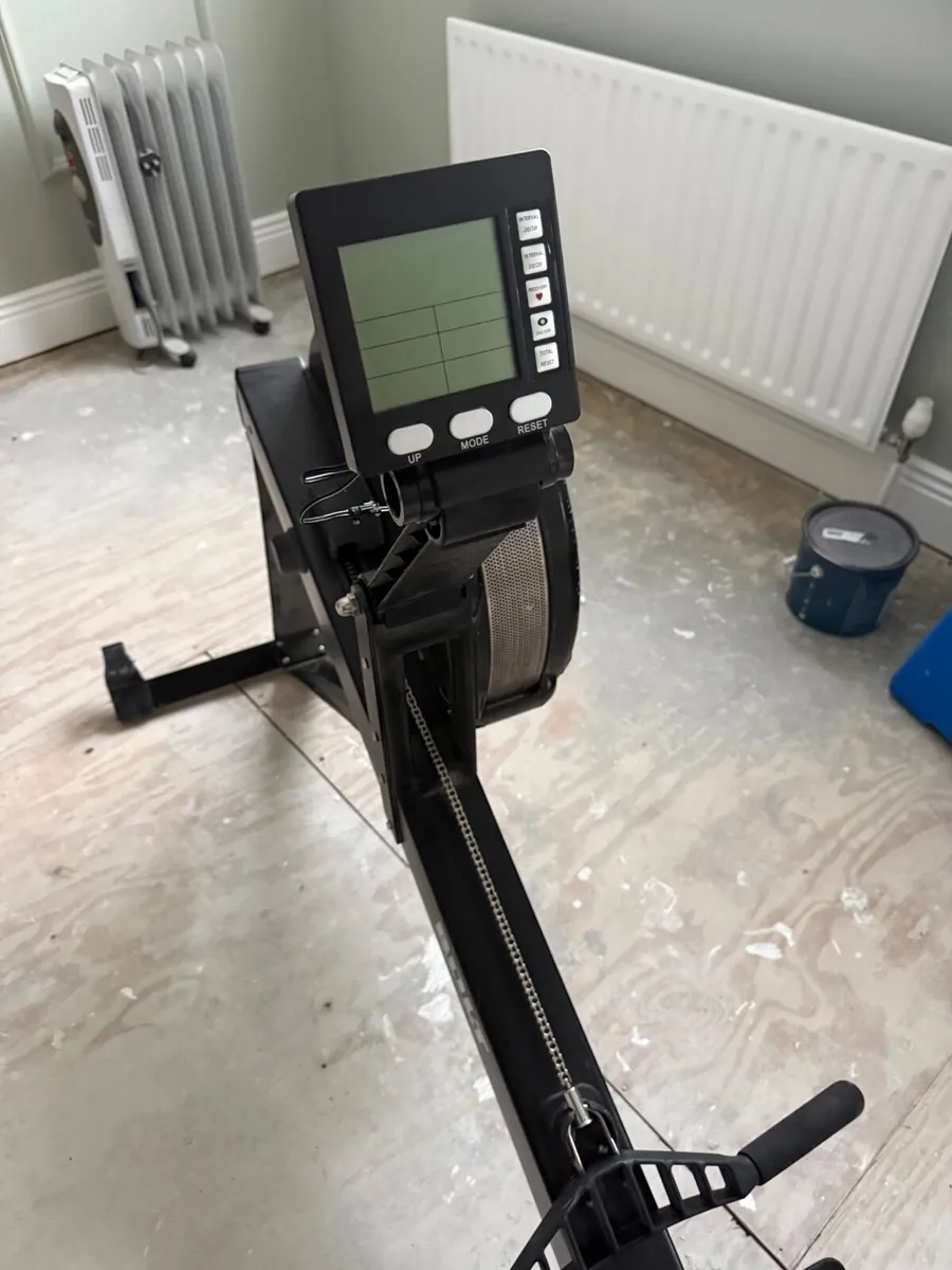 Bolt Rowing machine - Image 2