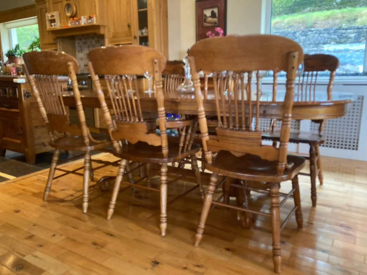 Table and Chairs - Image 3