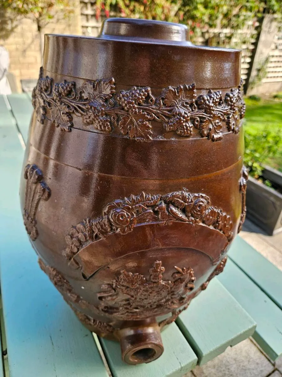 19th-century brown salt-glazed stoneware barrel - Image 1