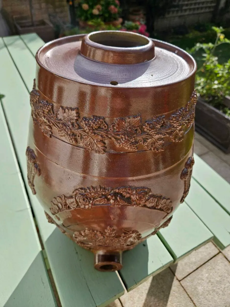 19th-century brown salt-glazed stoneware barrel - Image 2