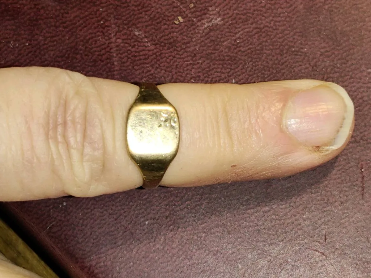 RARE, SQUARE IDENTITY, 9CT Pure Gold Vintage Ring - Image 3