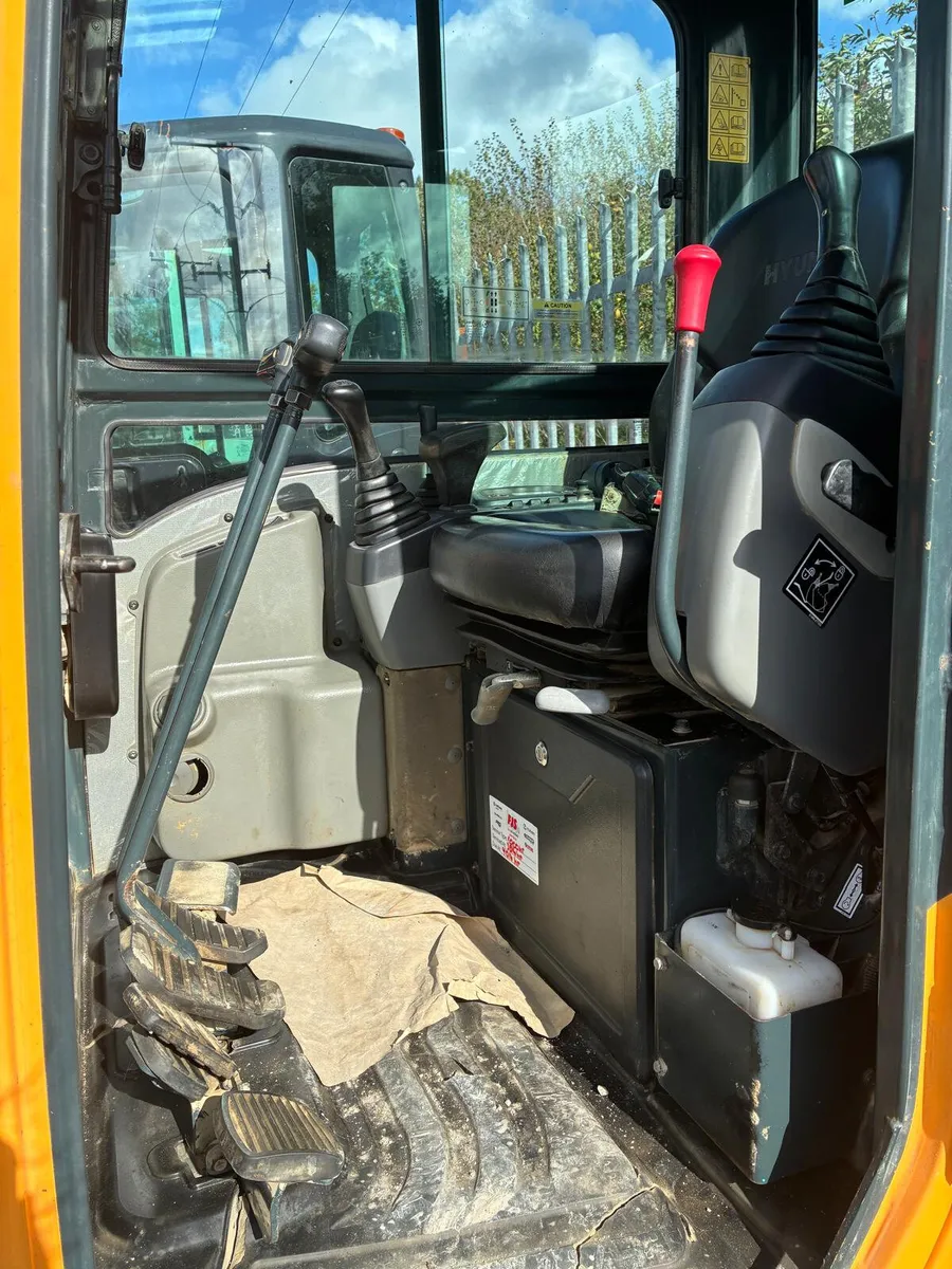 Hyundai Mini Excavator – 2021 - Image 3