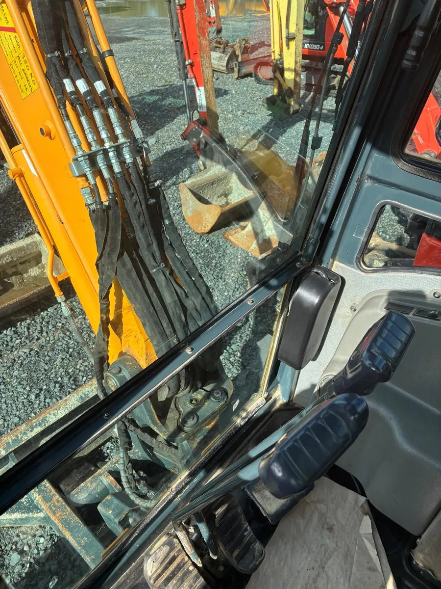 Hyundai Mini Excavator – 2021 - Image 4