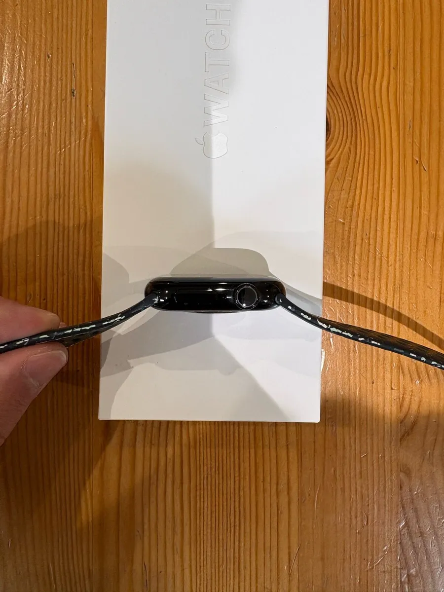 Apple Watch Series 10 42mm + 2 Bands + Box & Charg - Image 3