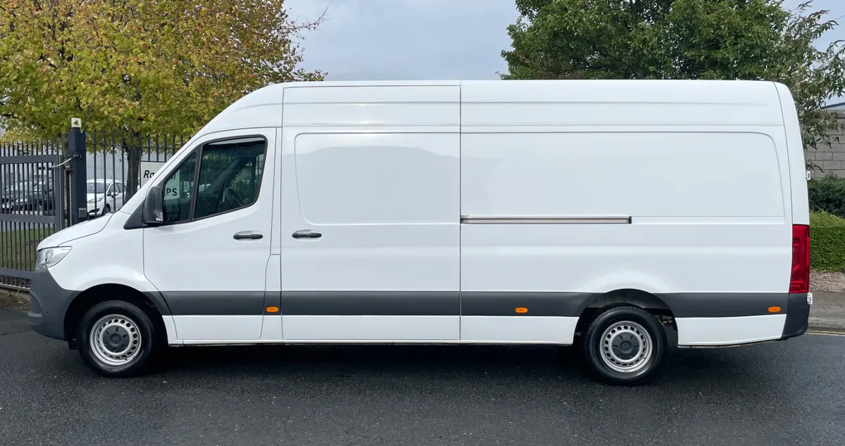 2023 Sprinter 315/43 LWB Rev Cam & 360 Park Pack - Image 4