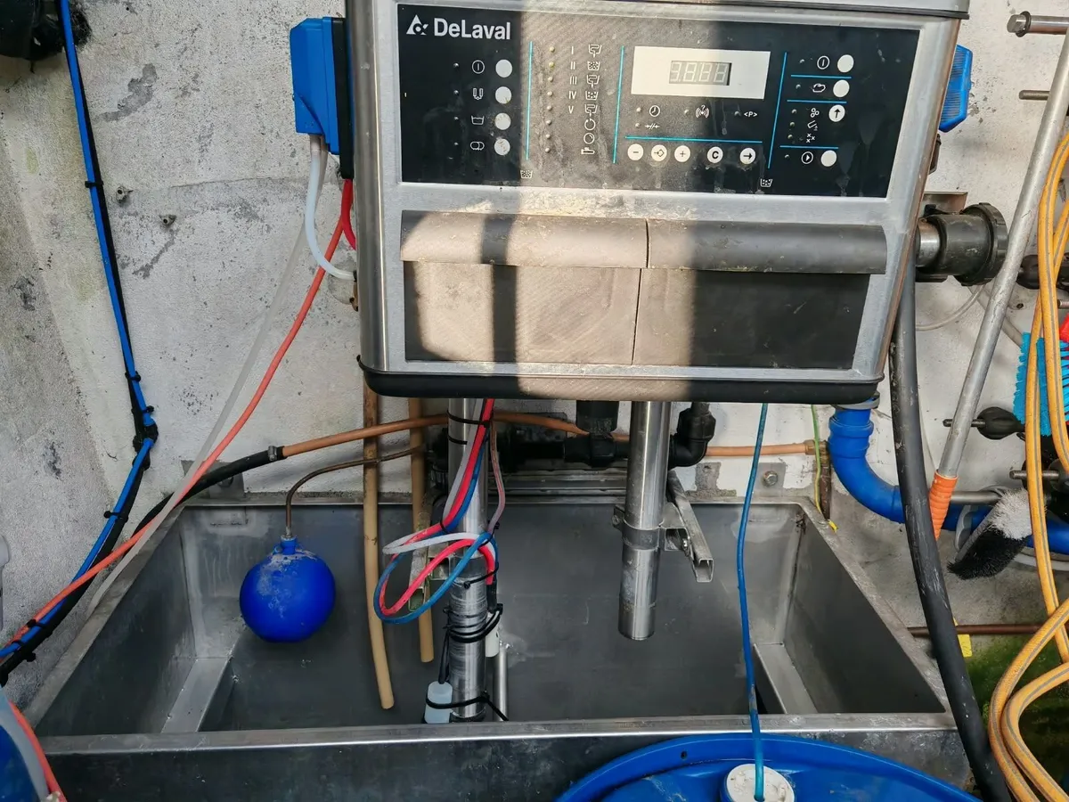 16 unit Delaval Milking Parlour - Image 2