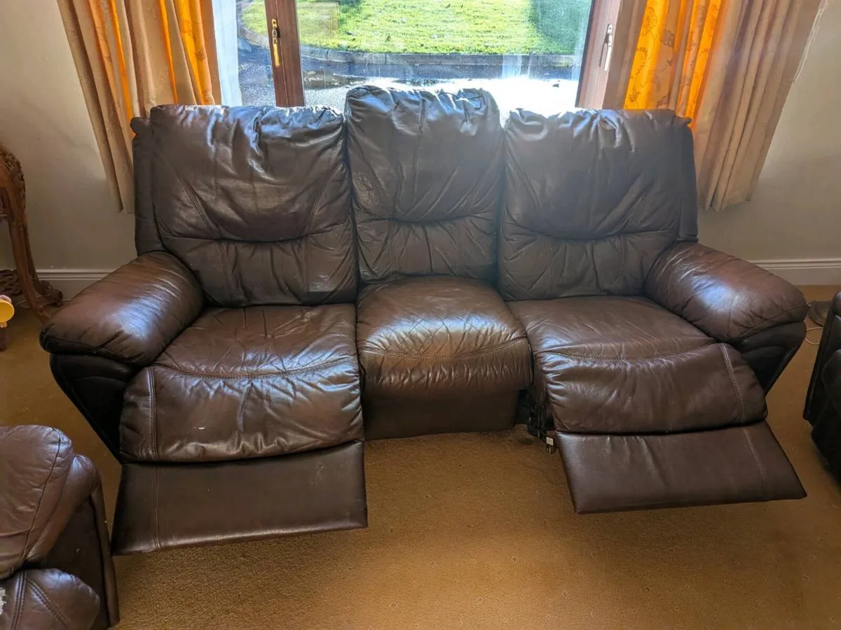 Leather couch - Image 4