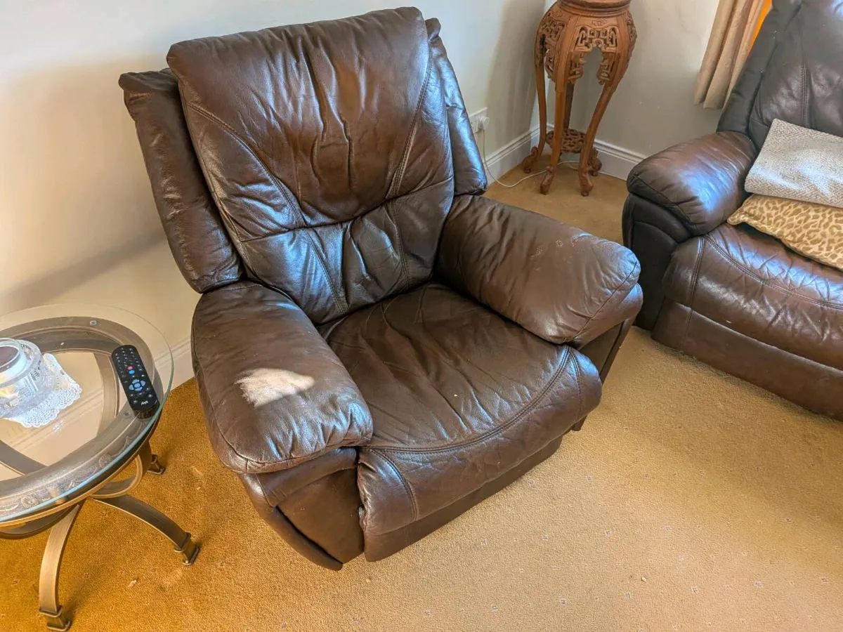 Leather couch - Image 3