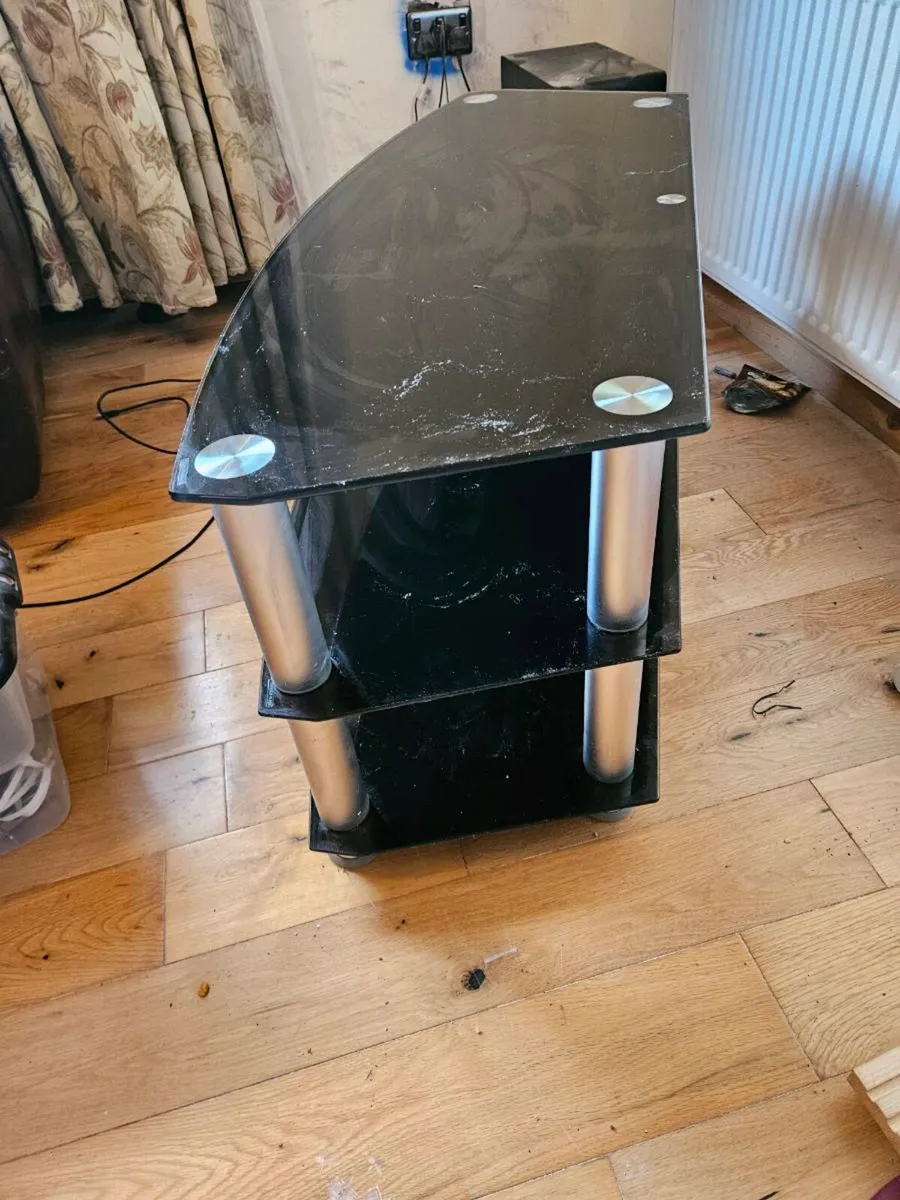 TV stand - Image 1