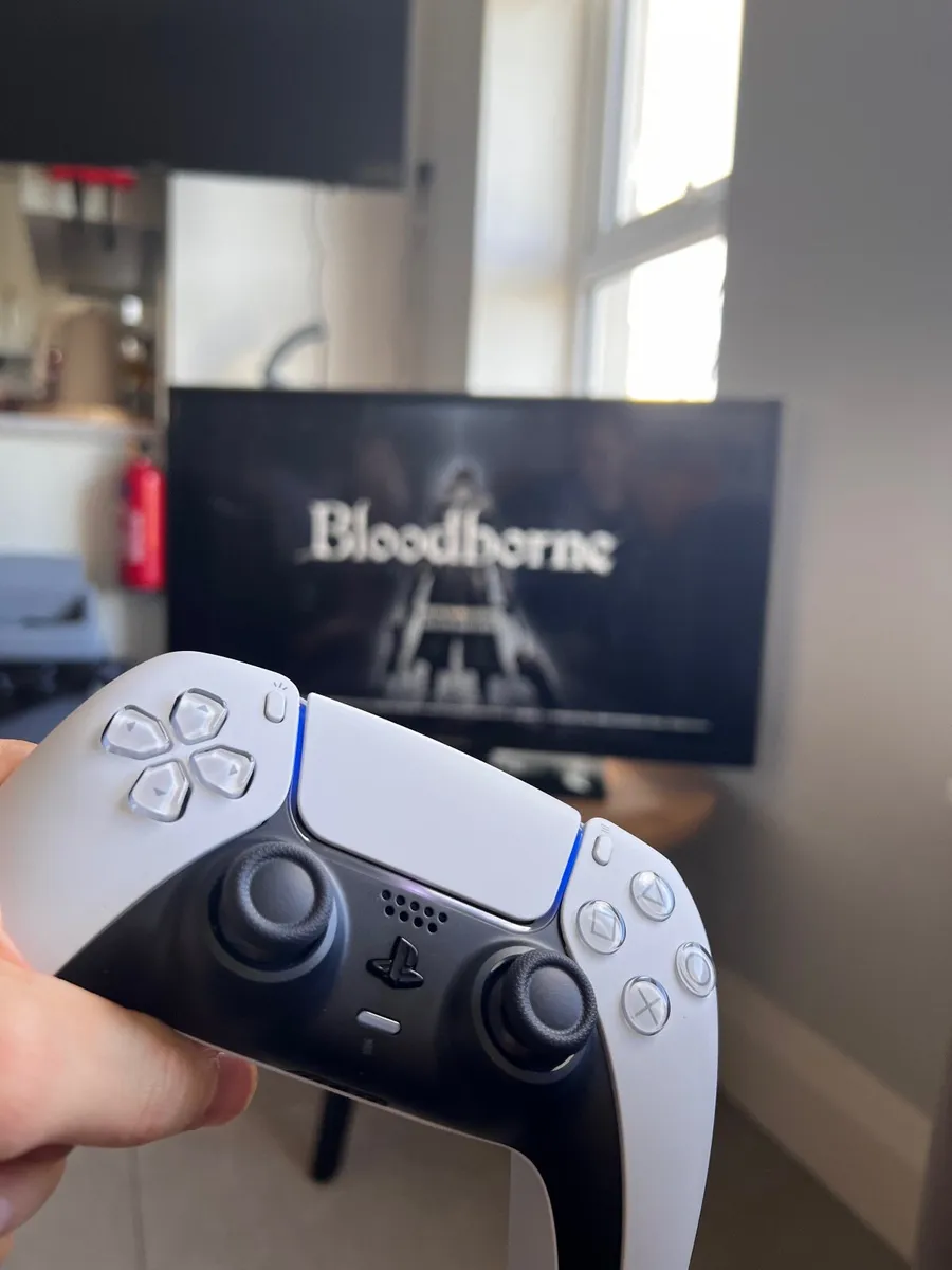 PlayStation 5 Pro 2 Tb  , Ps5 Pro + stand - Image 4