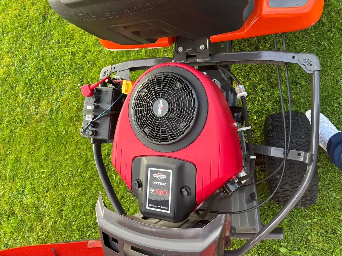 Husqvarna ride on lawnmower - Image 4