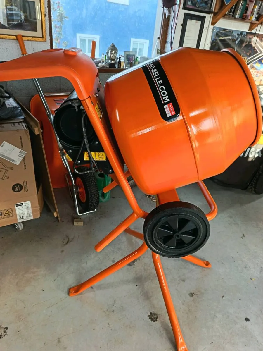 Cement mixer - Image 1