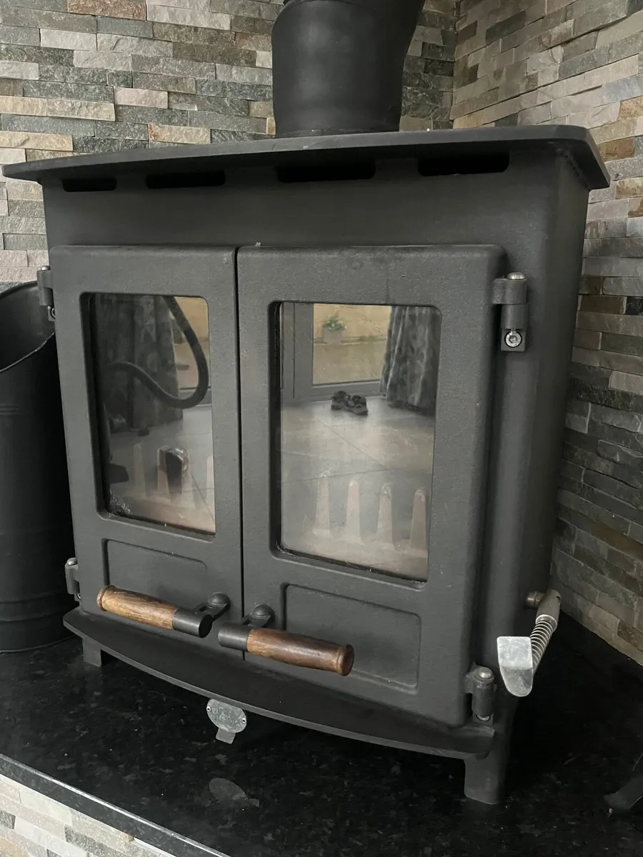 Solid fuel stove - Image 1