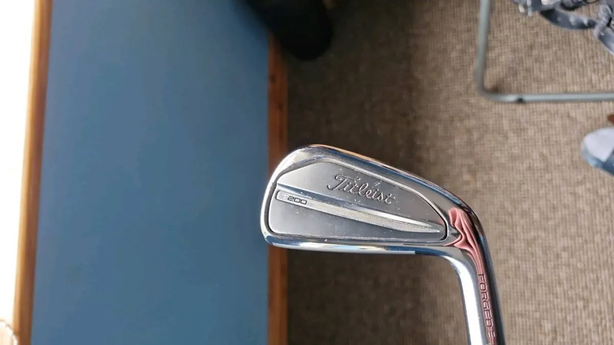 Titleist t200 4 iron - Image 1