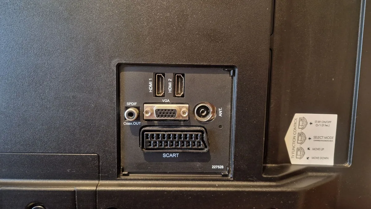 22" LCD TV / Monitor - Image 3