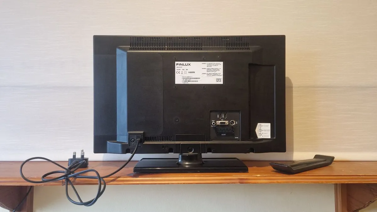22" LCD TV / Monitor - Image 2