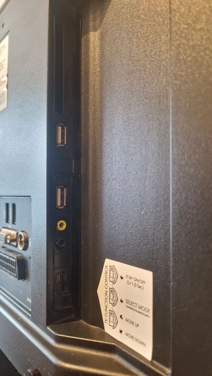 22" LCD TV / Monitor - Image 4